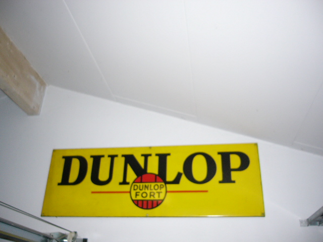 Dunlop_sign