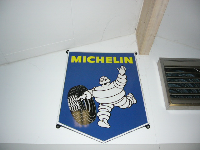 Michelin_sign